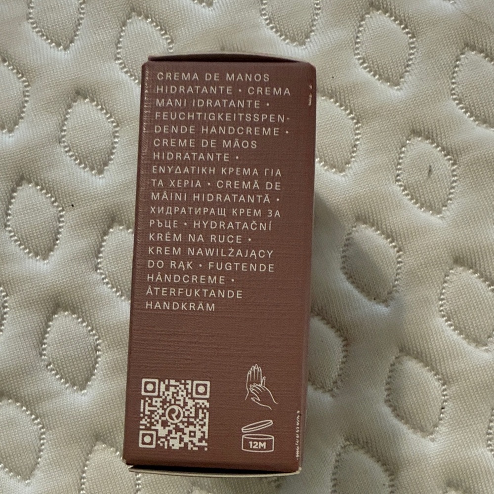 Rare Beauty Hydrating Hand Cream - Brown - Picture 3 of 4